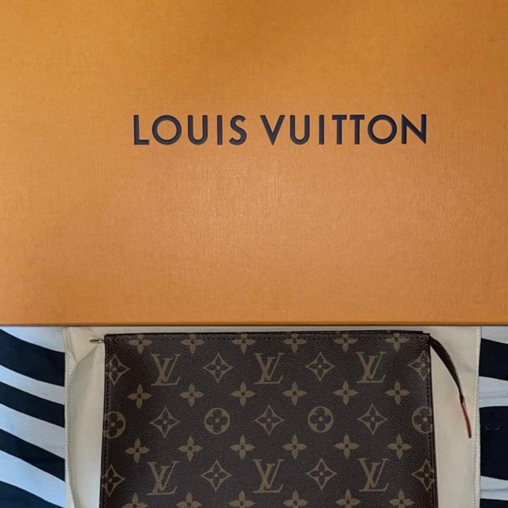 Louis Vuitton Toiletry Pouch 26 - Picture 7 of 8